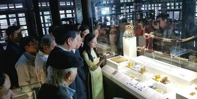 Nguyen Dynasty artifacts showcased in Hue - ảnh 1